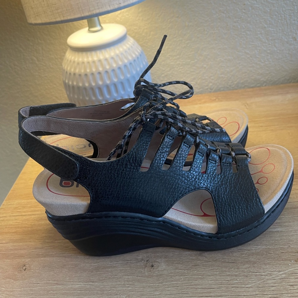 Bionica Sirus woman’s wedge sandals size 7